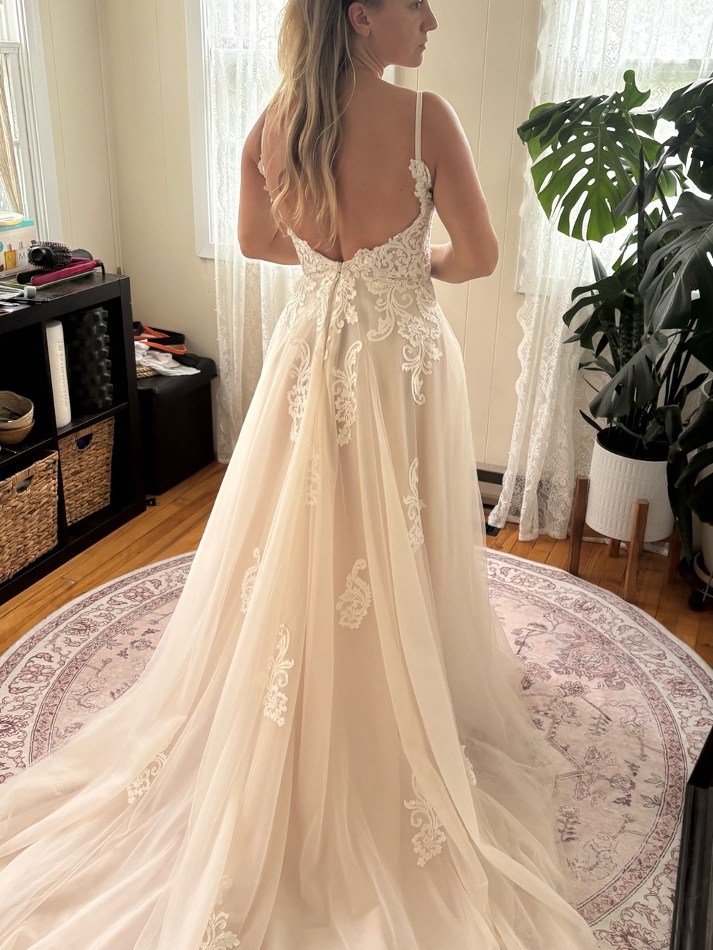 Never Worn Bridal Lace & Tulle Wedding Gown in Ivory